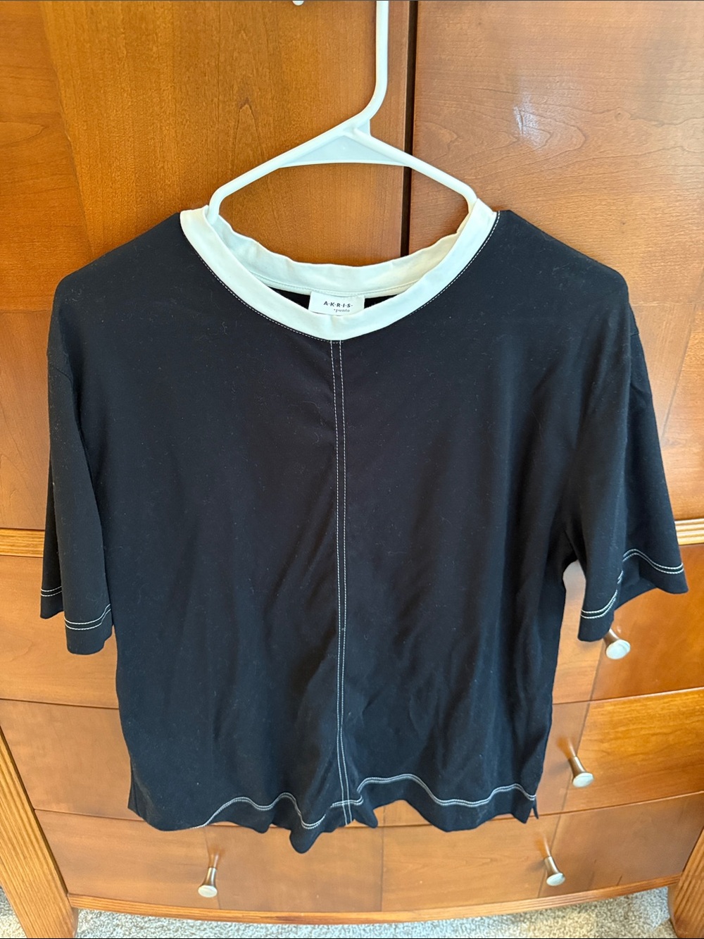 Akris Punto Black Contrast-Stitch T-Shirt with White Neck